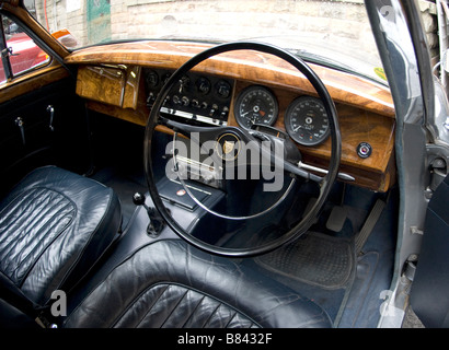 Jaguar mk2 intérieur cuir et bois - Anglais Banque D'Images