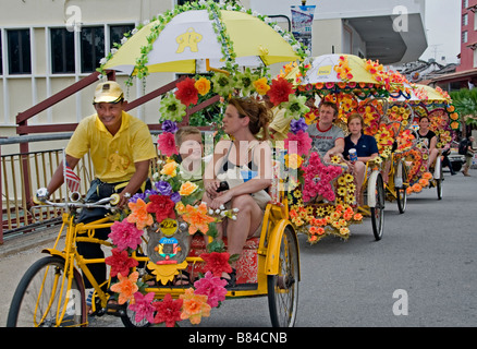 La Malaisie Malacca fleur fleurs tricycles decorateted pedicab rickshaw Banque D'Images