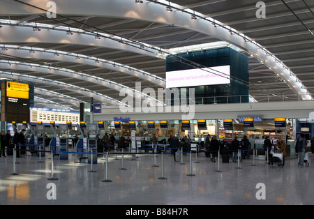 Heathrow Airport Terminal 5 Salle d'enregistrement - Londres Banque D'Images