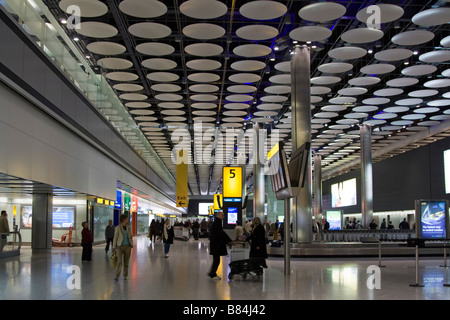 Heathrow Airport Terminal 5 Hall de récupération des bagages - Londres Banque D'Images