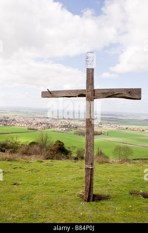 Christian croix ou crucifix monté sur le haut de la colline surplombant chinnor Oxfordshire Banque D'Images