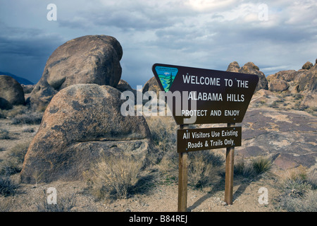 Le Bureau of Land Management Bienvenue Inscription Terres Loisirs Alabama Hills Lone Pine en Californie Banque D'Images