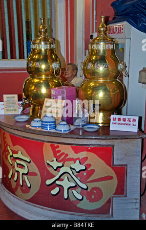 La Malaisie Malacca Chinatown night market bazaar street town city chine Chinese herbal tea nicht Banque D'Images