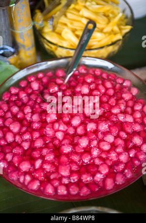 Cheshnuts croquant Rubis (eau douce) marché de Chatuchak Bangkok Décrochage Banque D'Images