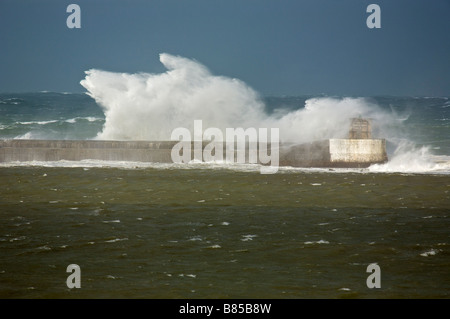 24 janvier 2009 tempête KLaus sur la digue de Socoa Pays Basque France Banque D'Images