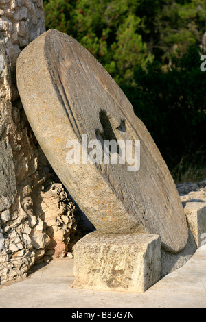 Meule de moulin d'Alphonse Daudet à Fontvieille, France Banque D'Images