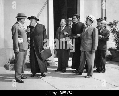 Don Camillo monsignore ma non troppo année 1961, Fernandel, Gino Cervi, Ruggero de Daninos, Saro Urzì Réalisateur : Carmine Gallone Banque D'Images