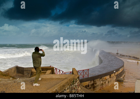 24 janvier 2009 tempête KLaus vagues sur la digue de Socoa Pays Basque France Banque D'Images