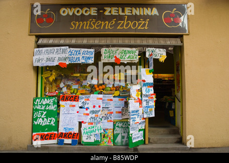 Dans un supermarché de Vinohrady à Prague République Tchèque Europe Banque D'Images