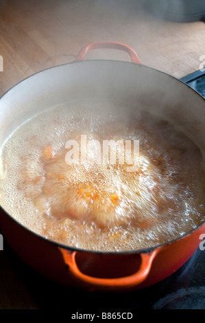 Marmelade d'oranges de Séville pour bouillante Banque D'Images