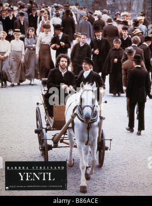 Yentl Yentl Année : 1983 - Grande-bretagne | Etats-unis | Tchécoslovaquie Barbra Streisand, Mandy Patinkin Réalisateur : Barbra Streisand Banque D'Images