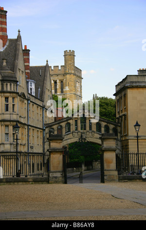 Catte Street en direction de Hertford College et le Pont des Soupirs, New College Lane, Oxford, Oxfordshire, UK Banque D'Images