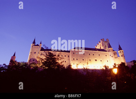 L'Alcazar. Vue de nuit. Segovia. Castille Leon. L'Espagne. Banque D'Images