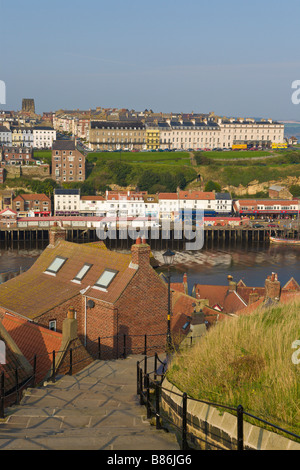 Étapes menant jusqu'au port, Whitby, North Yorkshire, Angleterre. Banque D'Images