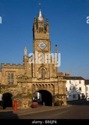 Chapelle St Pierre et East Gate Warwick England UK Banque D'Images