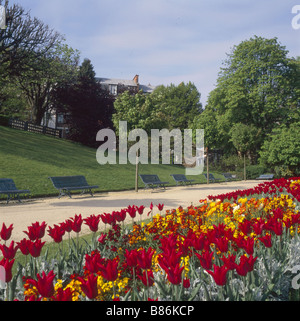 Butte du Chapeau Rouge dans le jardin Paris Banque D'Images