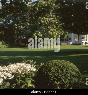 Les jardins de l'ambassade britannique à Paris Banque D'Images