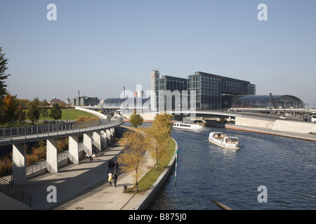 La gare principale Hauptbahnhof Berlin Spree Banque D'Images