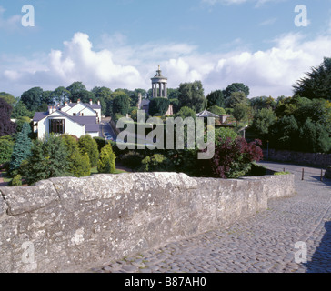 Burns Monument et Brig o'Doon Hotel vus du Brig o'Doon, village d'Alloway près d'Ayr, Ayrshire, Écosse, Royaume-Uni. Banque D'Images