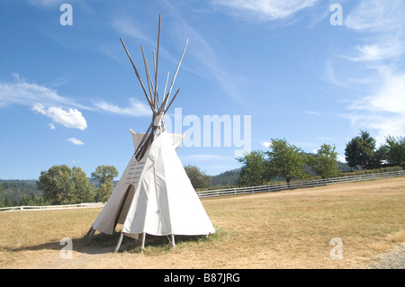 Mission du Sacré-Cœur de Tipis Indiens Idaho États-Unis Amérique du Nord Banque D'Images