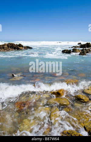 Les roches les plus au sud du continent africain au Cap des aiguilles en Afrique du Sud Banque D'Images