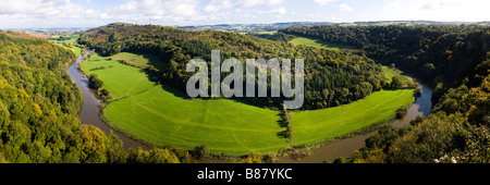 Une vue panoramique sur la vallée de la Wye, du point de vue de Symonds Yat Rock, Gloucestershire Banque D'Images