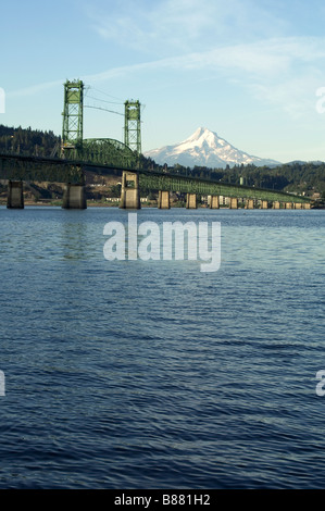 Mt Hood Cascade Range White Salmon Washington Hood River Bridge Columbia River Oregon des ponts à péage Banque D'Images