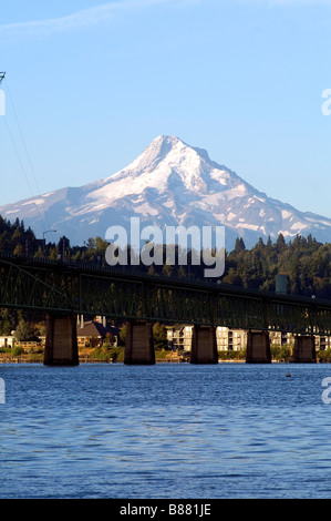 Mt Hood Cascade Range White Salmon Washington Hood River Bridge Columbia River Oregon des ponts à péage Banque D'Images