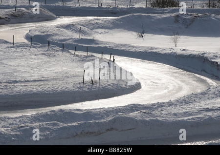 Route gelée en hiver, Auvergne-Rhône-Alpes, France Banque D'Images