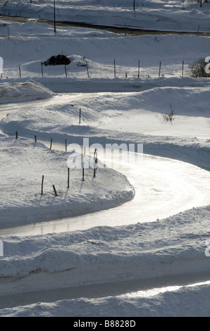 Route gelée en hiver, Auvergne-Rhône-Alpes, France Banque D'Images