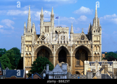 Le West Front of Peterborough Cathedral Cambridgeshire Angleterre Royaume-Uni Banque D'Images