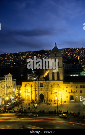 L'église de San Francisco et Plaza au coucher du soleil, La Paz, Bolivie Banque D'Images