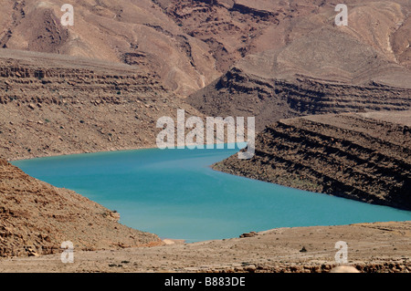 Un lac turquoise mountain à l'un paysage de montagne du Haut Atlas au Maroc Sud Banque D'Images