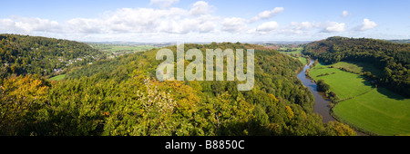 Une vue panoramique sur la vallée de la Wye, du point de vue de Symonds Yat Rock, Gloucestershire Banque D'Images