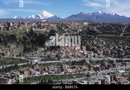 Vue sur El Alto à Mt Huayna Potosi (L) et le Mont Chacaltaya (R), La Paz, Bolivie Banque D'Images