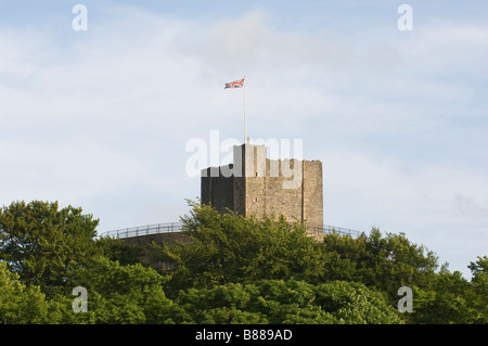 Château de Clitheroe Lancashire dans le nord-ouest de l'Angleterre aux commandes de l'union flag Banque D'Images