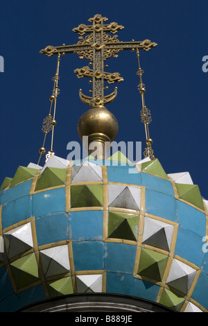 Close-up de l'un des dômes en oignon sur l'église de la résurrection (Sauveur sur le Sang Versé) de Saint-Pétersbourg, Russie. Banque D'Images
