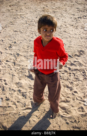 Village indien local Khuri desert Rajasthan Inde enfants Banque D'Images