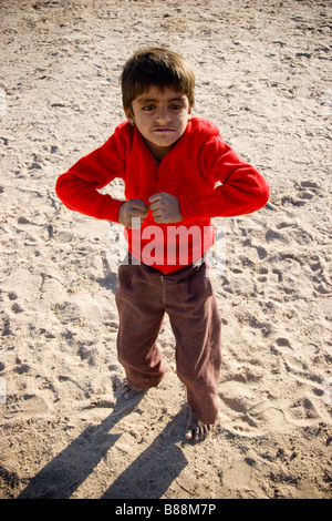 Village indien local Khuri desert Rajasthan Inde enfants Banque D'Images