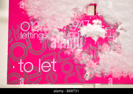 Agents immobiliers Chambre pour laisser repasser recouverte de neige hiver Banque D'Images