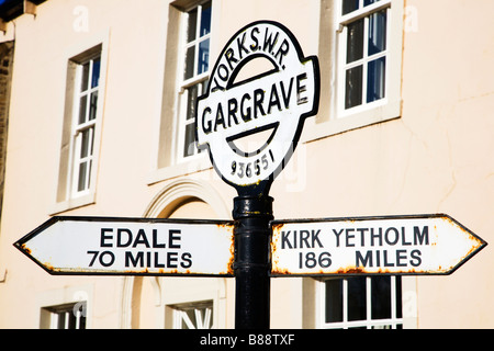 Old West Yorkshire Riding Signpost Aramits North Yorkshire Angleterre Banque D'Images