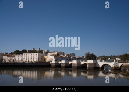 Praça da Republica & Ponte Romana, Tavira, Portugal Banque D'Images