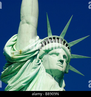 Près de la Statue de la liberté dans le port de New York Banque D'Images