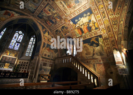 Fresques de Pietro Lorenzetti, église, Basilique de San Francesco, Assise, Ombrie, Italie Banque D'Images