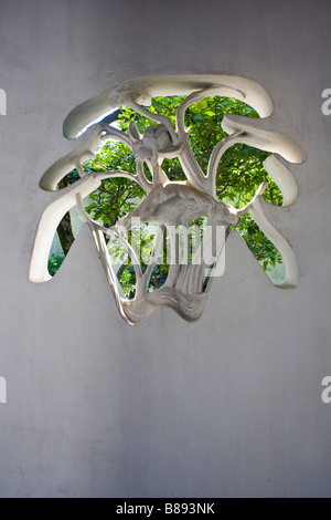 En forme de feuilles de fenêtre dans le Pavillon Blue Wave à Suzhou, Chine. Banque D'Images