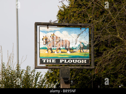 La charrue sur le bord de Sipson, Hayes. Le pub sera beau disparaître si la 3e extension de la piste d'Heathrow va de l'avant. Banque D'Images