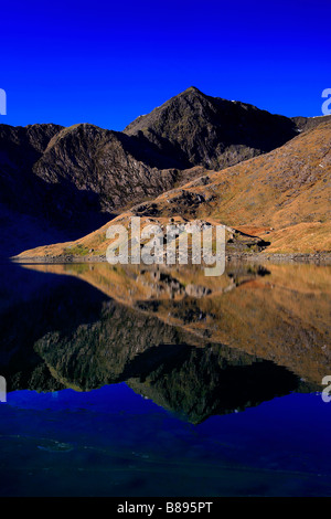 Mont Snowdon Horseshoe sur Llyn Llydaw Parc national Snowdonia Hiver Gwynedd au nord du Pays de Galles La Grande-Bretagne UK landscape Banque D'Images