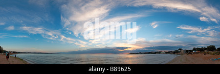 Coucher du soleil sur la mer avec plage. Neuf photos photo composite. Banque D'Images