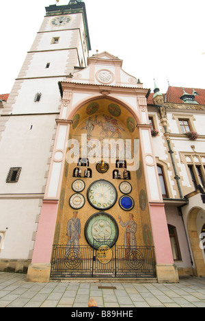 Horloge astronomique de style communiste Olomouc northern Moravia République Tchèque Banque D'Images