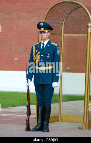 Garde côtière canadienne par Kremlin Soldats inconnus tombe Jardin Alexandre Place Rouge Moscou Russie Banque D'Images